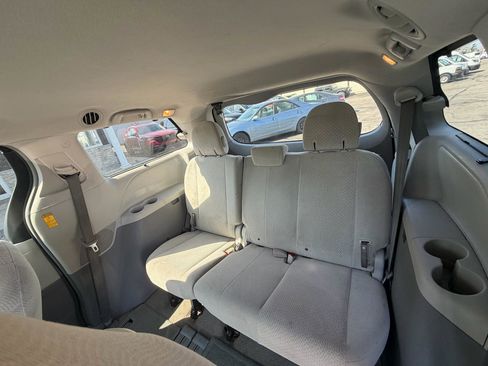 Used 2014 Toyota Sienna LE FWD image 11