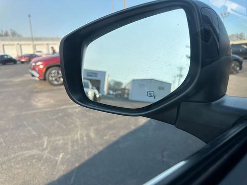 Used 2025 Subaru Outback Premium image 29