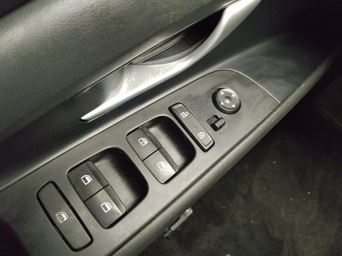 Used 2023 Hyundai Elantra Limited FWD image 27