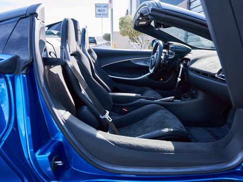 Used 2025 McLaren Artura Spider image 35