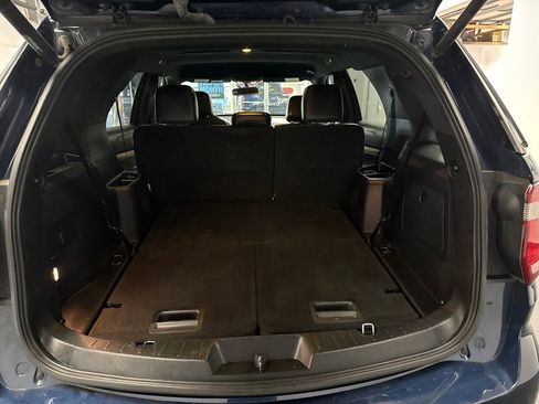 Used 2017 Ford Explorer XLT w/ Equipment Group 202A AWD/4WD image 32