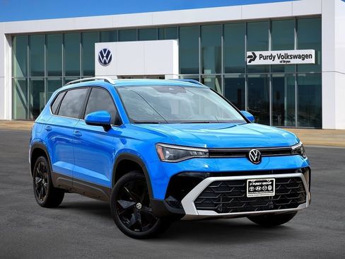 New 2026 Volkswagen Taos SE FWD image 1