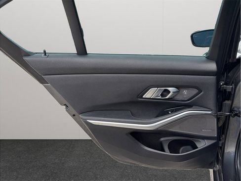 Used 2020 BMW 330i Sedan w/ Convenience Package RWD image 39