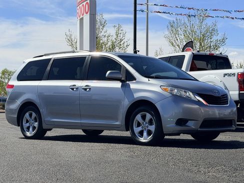 Used 2012 Toyota Sienna LE image 41