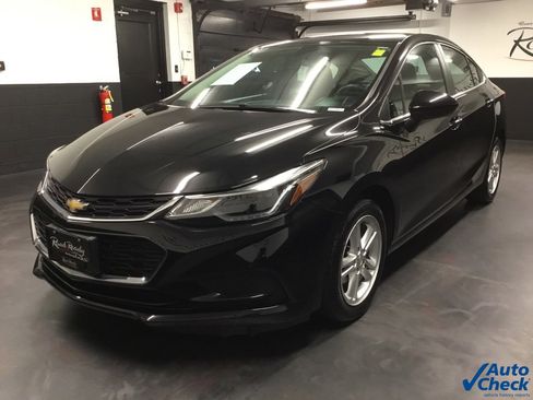 Used 2017 Chevrolet Cruze LT image 5