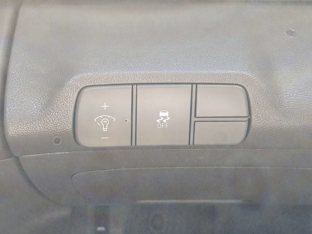 Used 2025 Hyundai Elantra SEL FWD image 29