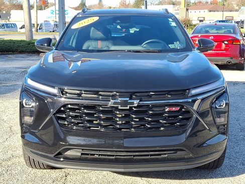 Used 2025 Chevrolet Trax RS w/ Driver Confidence Package image 2