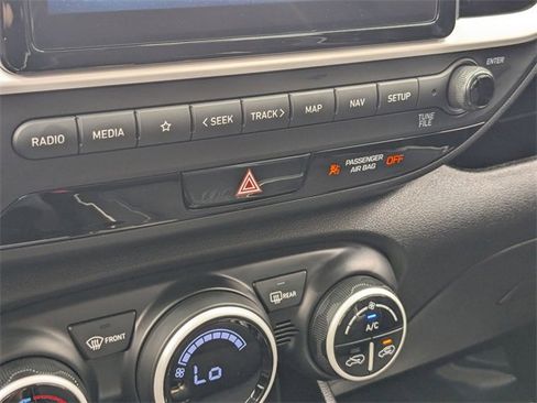 Used 2025 Hyundai Venue Limited image 22