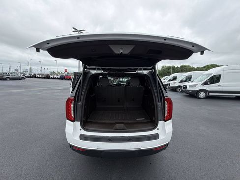 Used 2023 GMC Yukon XL SLT w/ SLT Premium Package AWD/4WD image 31