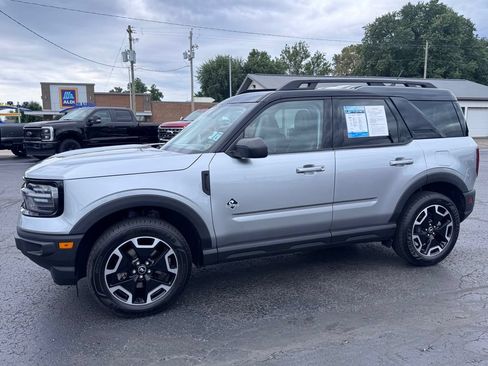 Used 2022 Ford Bronco Sport Outer Banks w/ Tech Package AWD/4WD image 2