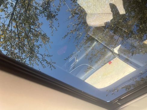 Used 2018 Chevrolet Equinox LT w/ Sun & Infotainment Package image 11