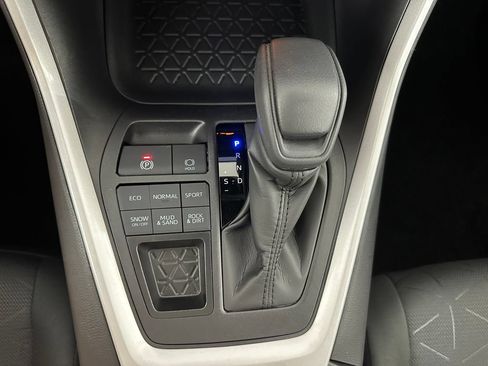 Used 2025 Toyota RAV4 XLE w/ Convenience Package AWD/4WD image 21