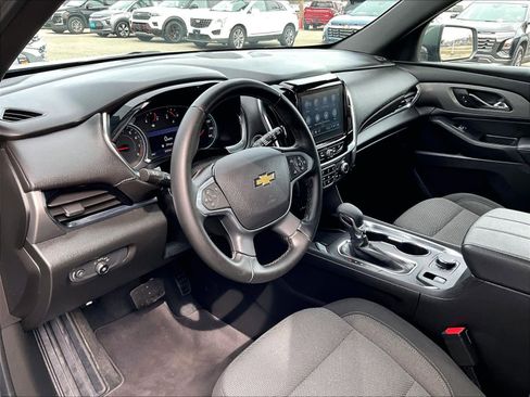 Used 2023 Chevrolet Traverse LT image 8