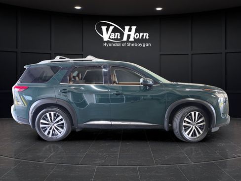Used 2022 Nissan Pathfinder Platinum w/ Cargo Package FWD image 8