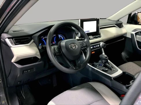 Used 2025 Toyota RAV4 XLE AWD/4WD image 18