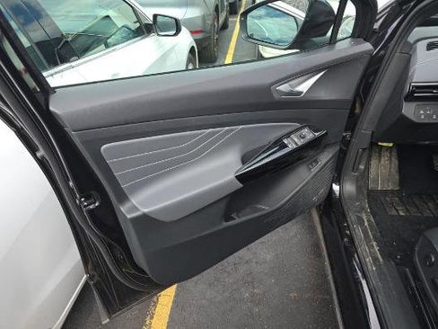 Used 2023 Volkswagen ID.4 Pro image 17