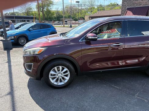 Used 2017 Kia Sorento FWD image 8