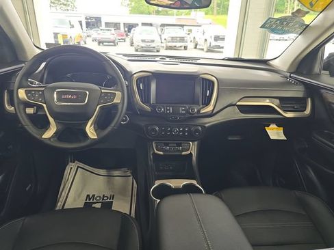 Used 2024 GMC Terrain Denali w/ Denali Premium Package AWD/4WD image 11