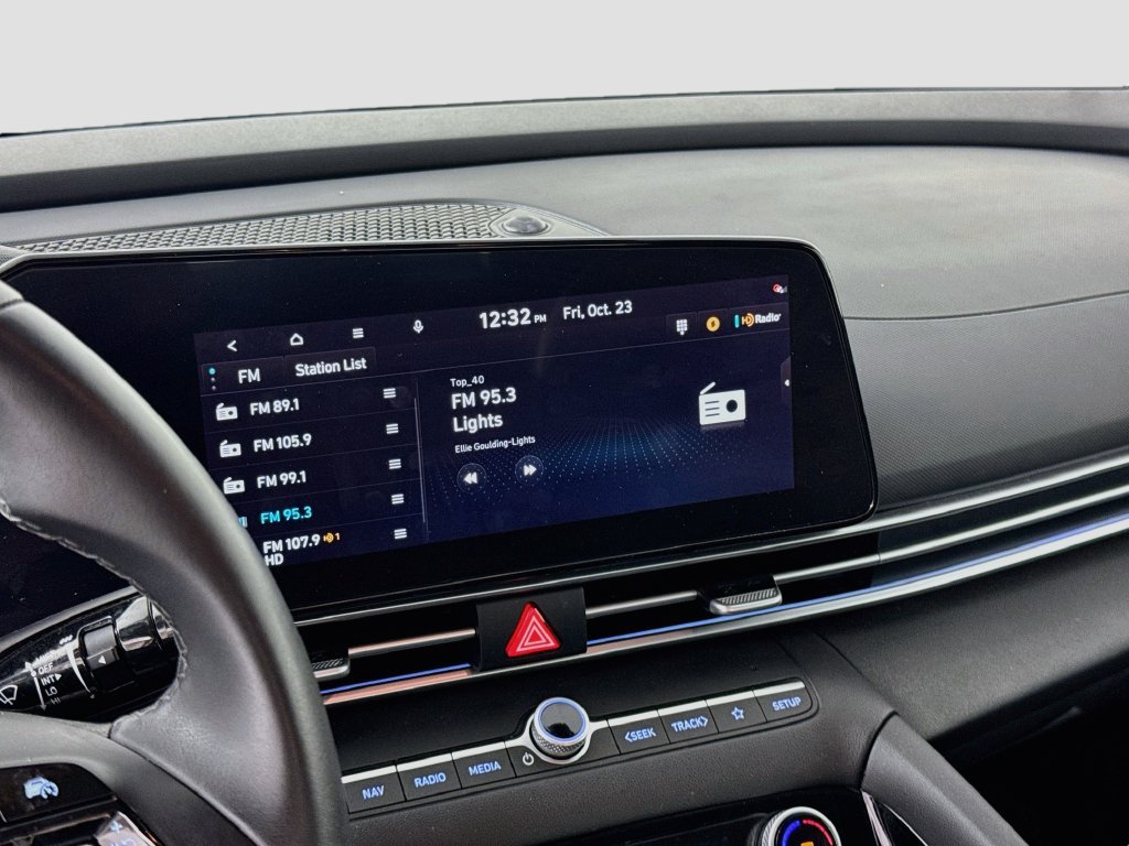 Certified 2025 Hyundai Elantra Limited FWD image 15