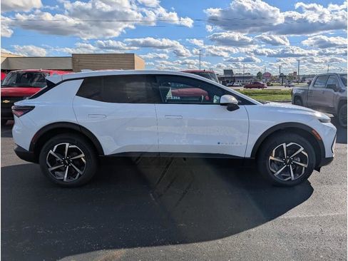 New 2026 Chevrolet Equinox EV LT w/ Comfort Package AWD/4WD image 9