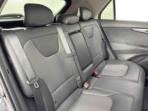 Used 2023 Kia Niro EX image 32
