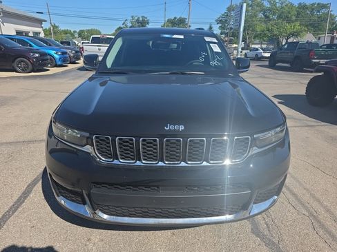 Used 2023 Jeep Grand Cherokee L Limited AWD/4WD image 2