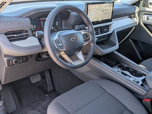 New 2026 Ford Explorer Active RWD image 3