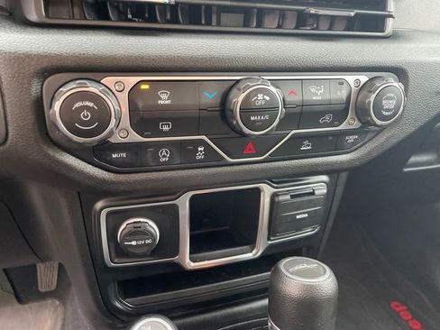 Used 2024 Jeep Gladiator Sport image 33