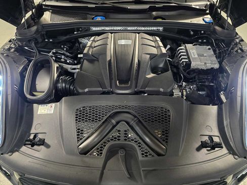 Used 2020 Porsche Macan S image 9