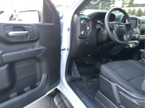 Certified 2025 GMC Sierra 2500 Pro w/ Convenience Package image 8