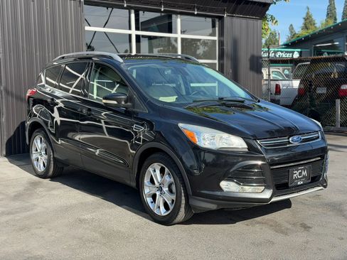 Used 2015 Ford Escape Titanium FWD image 3
