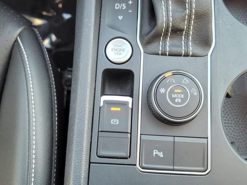 Used 2021 Volkswagen Atlas SE image 29