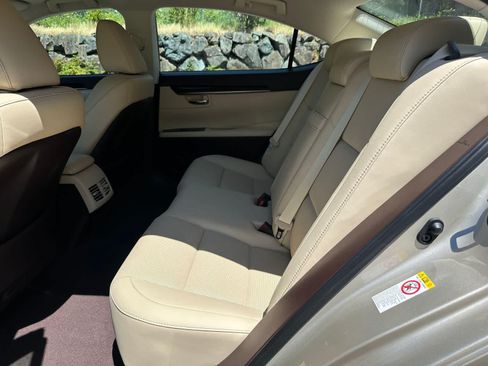 Used 2017 Lexus ES 350 w/ Navigation System Package FWD image 11