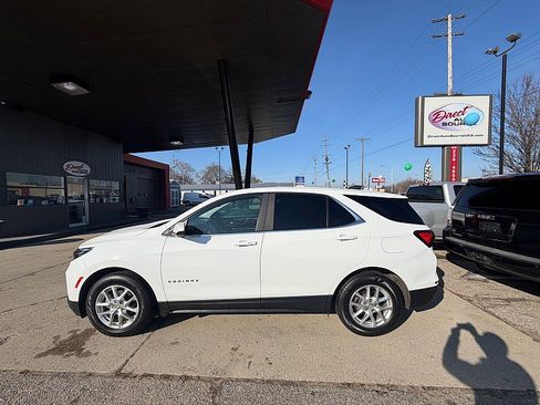 Used 2022 Chevrolet Equinox LT FWD image 1