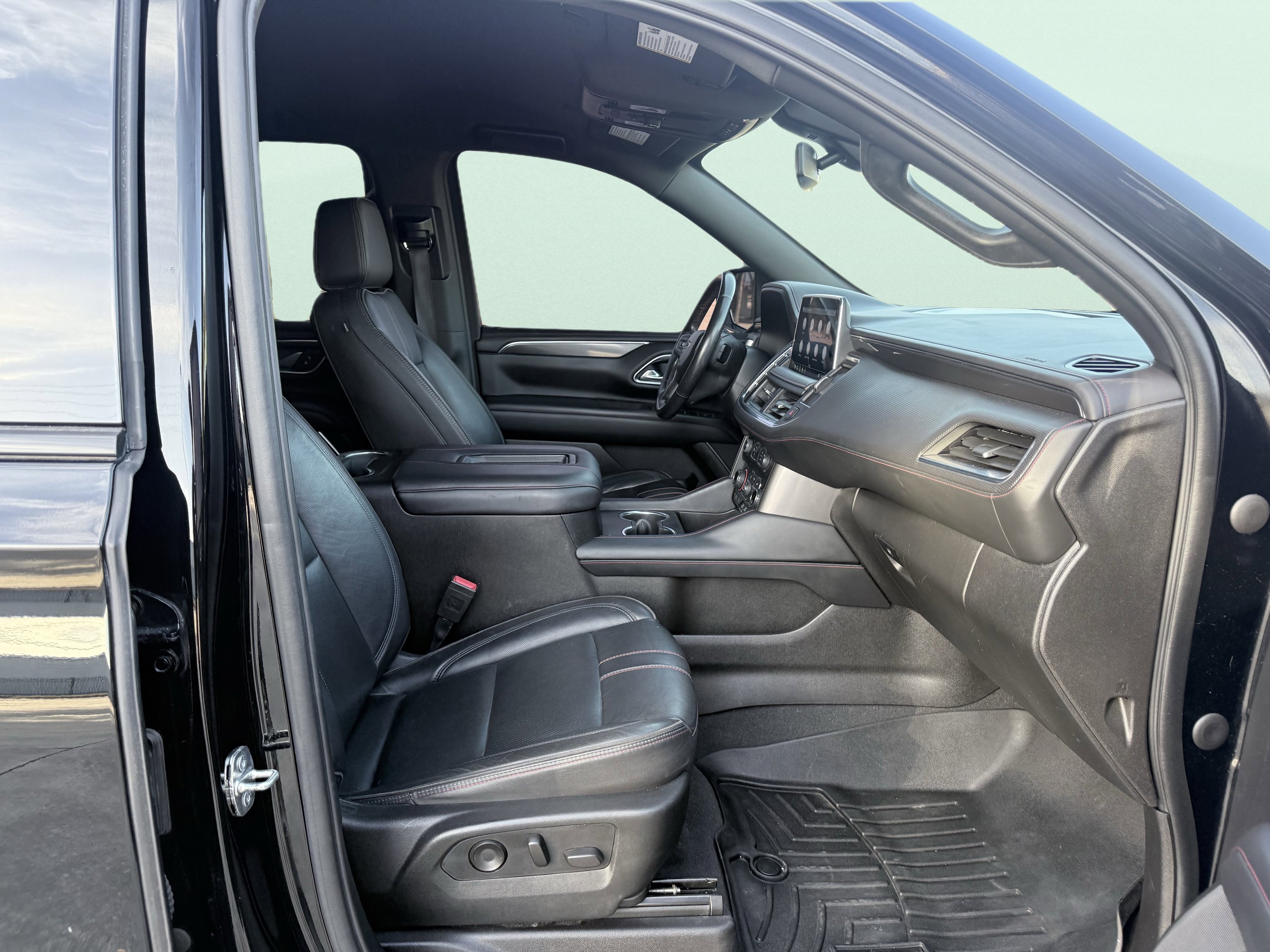 Used 2021 Chevrolet Suburban RST w/ Luxury Package AWD/4WD image 33