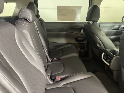 New 2026 Kia Carnival SX w/ SX Dark Edition Package FWD image 16