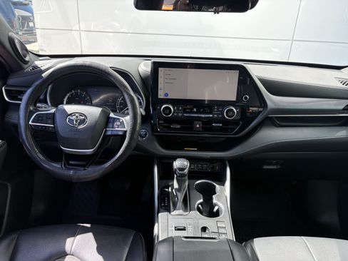 Used 2023 Toyota Highlander XSE FWD image 21