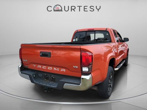 Used 2018 Toyota Tacoma TRD Sport image 6