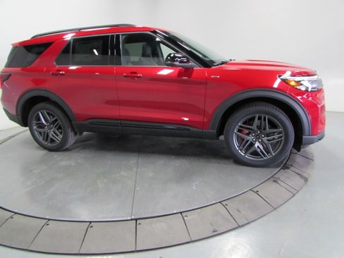 New 2026 Ford Explorer ST-Line w/ ST-Line Street Pack AWD/4WD image 4