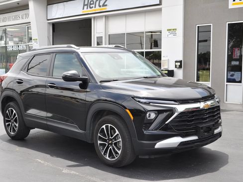 Used 2024 Chevrolet TrailBlazer LT FWD image 1