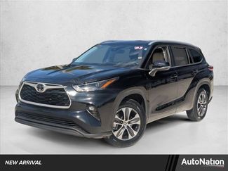 Used 2023 Toyota Highlander XLE video 1