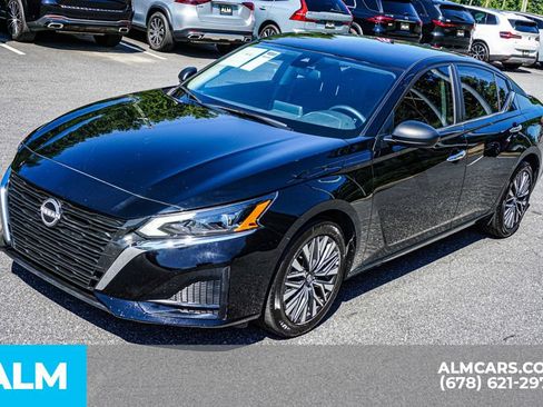 Used 2025 Nissan Altima 2.5 SV FWD image 14