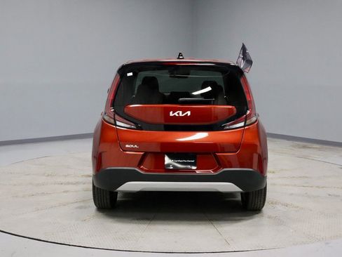 Used 2023 Kia Soul LX w/ LX Technology Package image 11