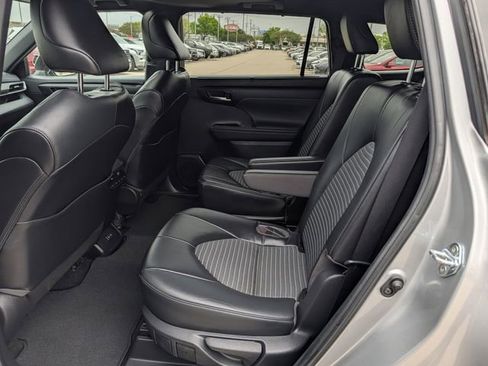 Used 2023 Toyota Highlander XSE image 29