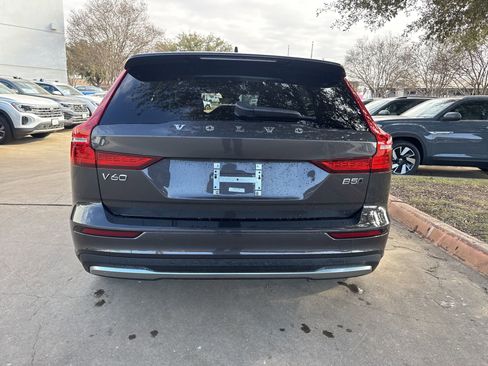 Used 2025 Volvo V60 B5 Cross Country Plus image 4