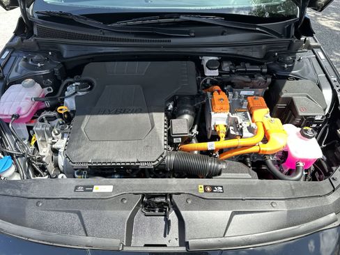 Used 2023 Hyundai Elantra Limited image 12