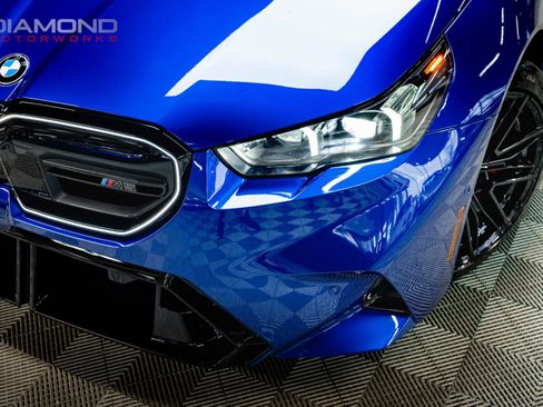 Used 2025 BMW M5 w/ Carbon Package image 10