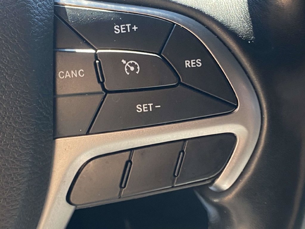 Certified 2020 Jeep Grand Cherokee Limited w/ Luxury Group II RWD image 32