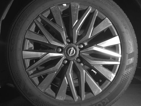 Used 2025 Nissan Altima 2.5 SV FWD image 14