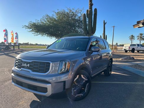 Used 2023 Kia Telluride S image 1